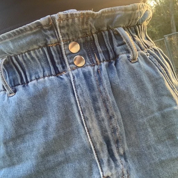 H&M High Rise Denim Shorts - Picture 4 of 15